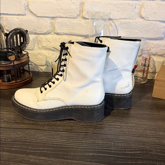 Kendall + Kylie Women's White Faux Leather Hunt2 Combat Lug Sole Boot - Picture 5 of 9